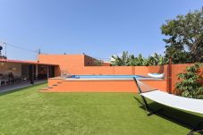 Finca del Norte is een ruim en modern vakantiehuis met verwarmd privé zwembad in Arucas, Gran Canaria