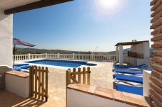 Villa in Alozaina - Casita Travel | Casa Feliz | Villa met Omheind Prive zwembad in Andalusie