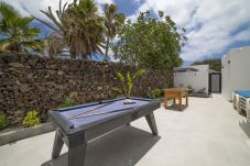 Villa Carmen is een luxe vakantiehuis voor een grote groep. Met verwarmd privé zwembad in Puerto del Carmen, Lanzarote