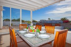 Villa Puerto Calero is een luxe vakantievilla met verwarmd privé zwembad. Loopafstand van Puerto Calero, Lanzarote