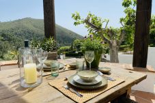 Finca Flores is een vrijstaand vakantiehuis met privé zwembad, geweldig uitzicht en veel privacy in Ojén, Andalusië