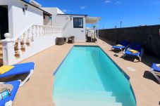 Villa Pippa is een vakantievilla met verwarmd privé zwembad. Bij centrum in Los Mojones, Puerto del Carmen, Lanzarote