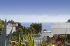 Villa Grace is een stijlvol vakantiehuis met verwarmd privé zwembad. Dichtbij zee in Puerto del Carmen, Lanzarote