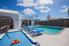 Villa Lola is een grote vakantievilla met verwarmd privé zwembad en privacy in Puerto del Carmen, Lanzarote