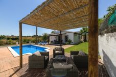 Casita Cuarta Grande is een kindvriendelijk vakantiehuis met privé zwembad in Alhaurin el Grande, Andalusië