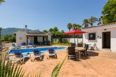 Casita Cuarta Grande is een kindvriendelijk vakantiehuis met privé zwembad in Alhaurin el Grande, Andalusië