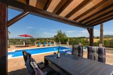 Casita Cuarta Grande is een kindvriendelijk vakantiehuis met privé zwembad in Alhaurin el Grande, Andalusië