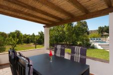 Casita Agua met privé zwembad en fruitbomen. Op een rustige plek naast de Rio Grande in Alozaina, Andalusië