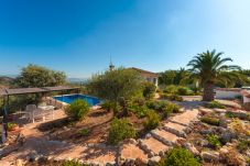 Villa Naranja heeft een privé zwembad, tuin met fruitboomgaard en veel privacy. In Alhaurin el Grande, Andalusië