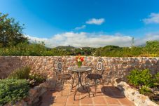 Villa Naranja heeft een privé zwembad, tuin met fruitboomgaard en veel privacy. In Alhaurin el Grande, Andalusië