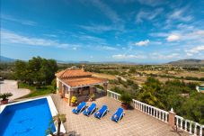 Villa Laura is een luxe vakantiehuis met privé zwembad en volop privacy. In Alhaurin el Grande, Andalusië