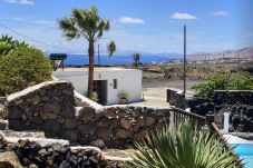 Villa Lanzarote Pequeña is een vakantievilla voor twee met privé zwembad en veel privacy in Masdache, Lanzarote