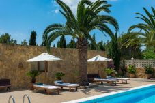 Stijlvolle Spaanse villa Casa Maravilla, met privé zwembad, buitenkeuken en grote tuin met bloemen en planten