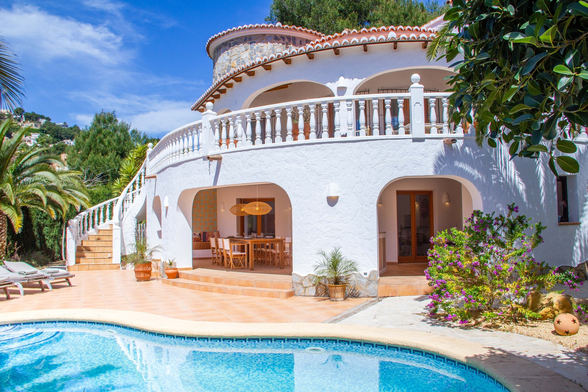 Casa los Moros is een vrijstaande villa met privé zwembad in Moraira, Costa Blanca