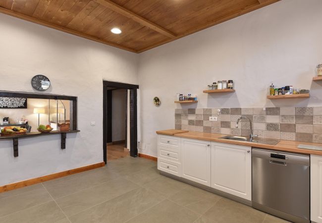 De moderne Finca del Norte met privé zwembad in Arucas, Gran Canaria Finca del Norte is een ruim en modern vakantiehuis met verwarmd privé zwembad in Arucas, Gran Canaria