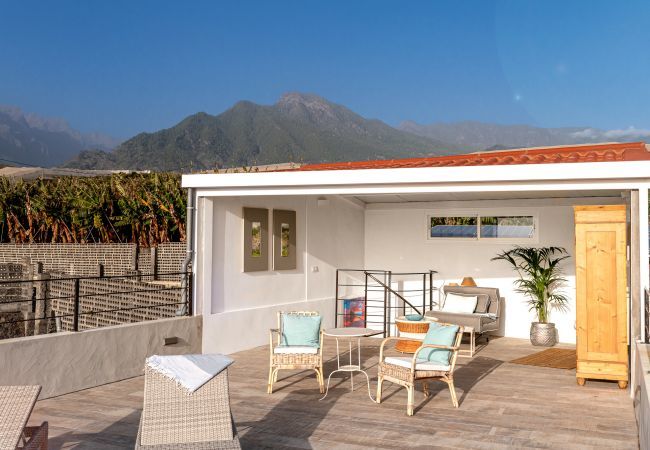Casa Alba Marina met zwembad en zeezicht in Tazacorte, La Palma Casa Alba Marina is een luxe vakantievilla met verwarmd zoutwater zwembad en zeezicht in Tazacorte, La Palma