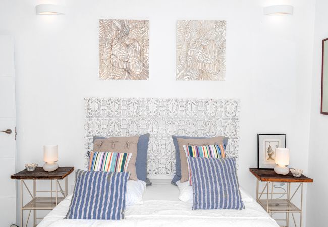 Casa Alba Marina met zwembad en zeezicht in Tazacorte, La Palma Casa Alba Marina is een luxe vakantievilla met verwarmd zoutwater zwembad en zeezicht in Tazacorte, La Palma