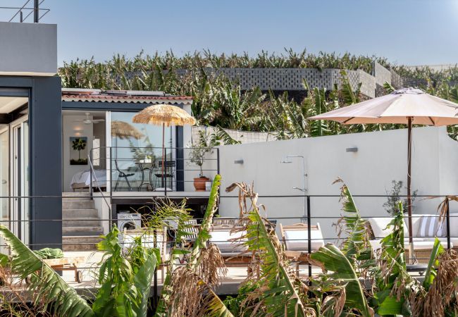 Casa Alba Marina met zwembad en zeezicht in Tazacorte, La Palma Casa Alba Marina is een luxe vakantievilla met verwarmd zoutwater zwembad en zeezicht in Tazacorte, La Palma