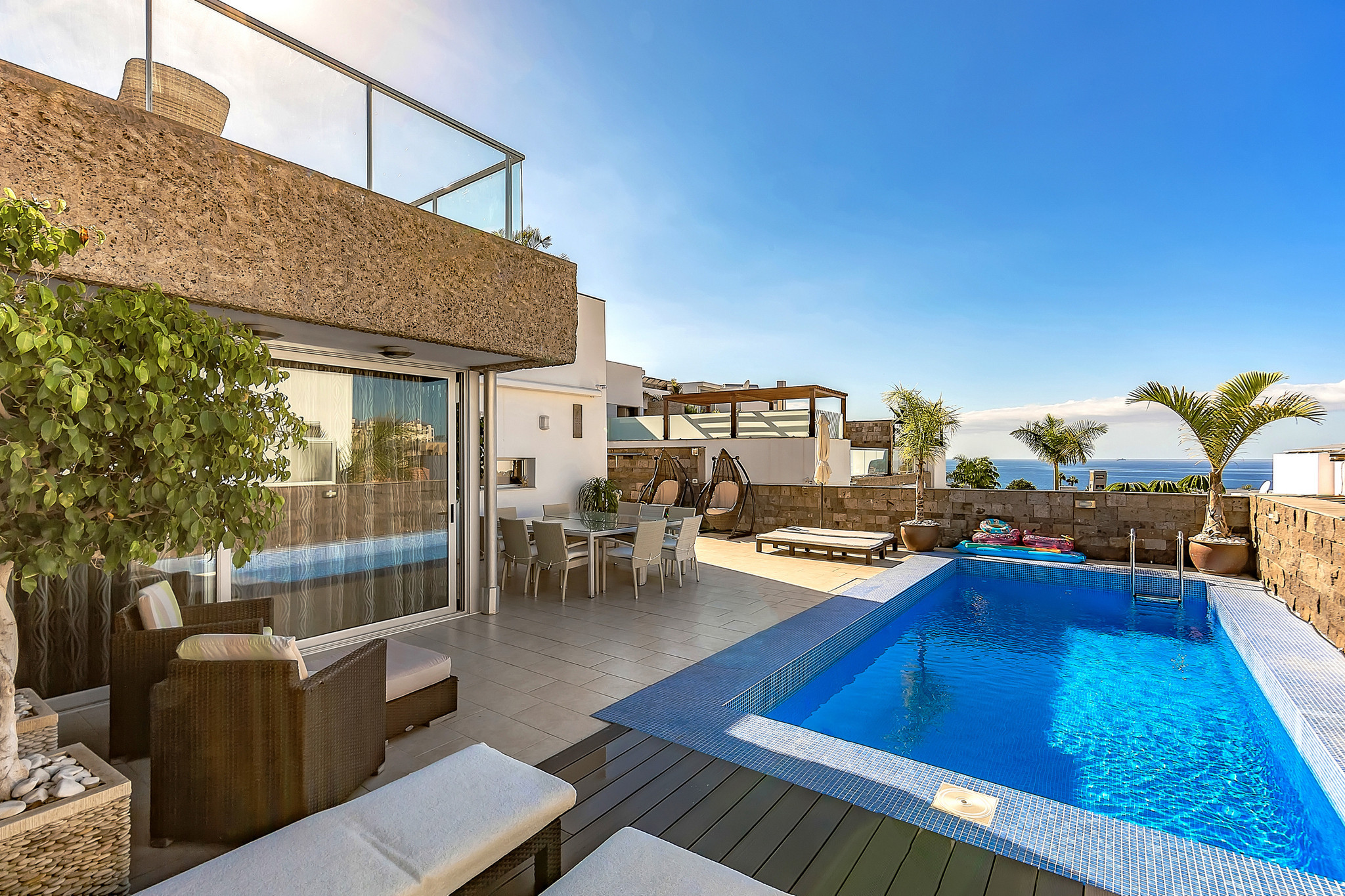 Luxe vrijstaande Villa Reya I, met privé zwembad. Op loopafstand van het strand in Costa Adeja, Tenerife