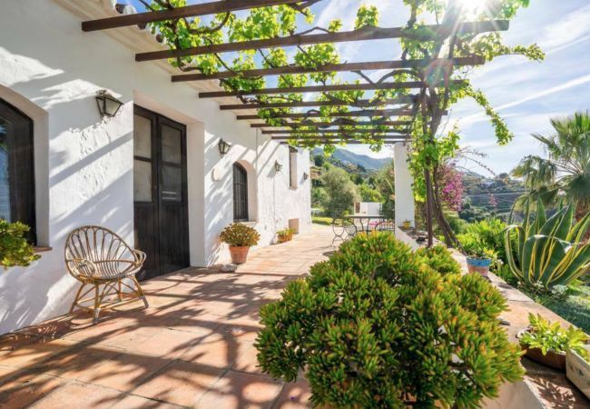Villa met privé zwembad in Frigiliana | Casita Travel Mooie finca met panoramisch uitzicht en privé zwembad. Vlakbij het pittoreske Frigiliana.