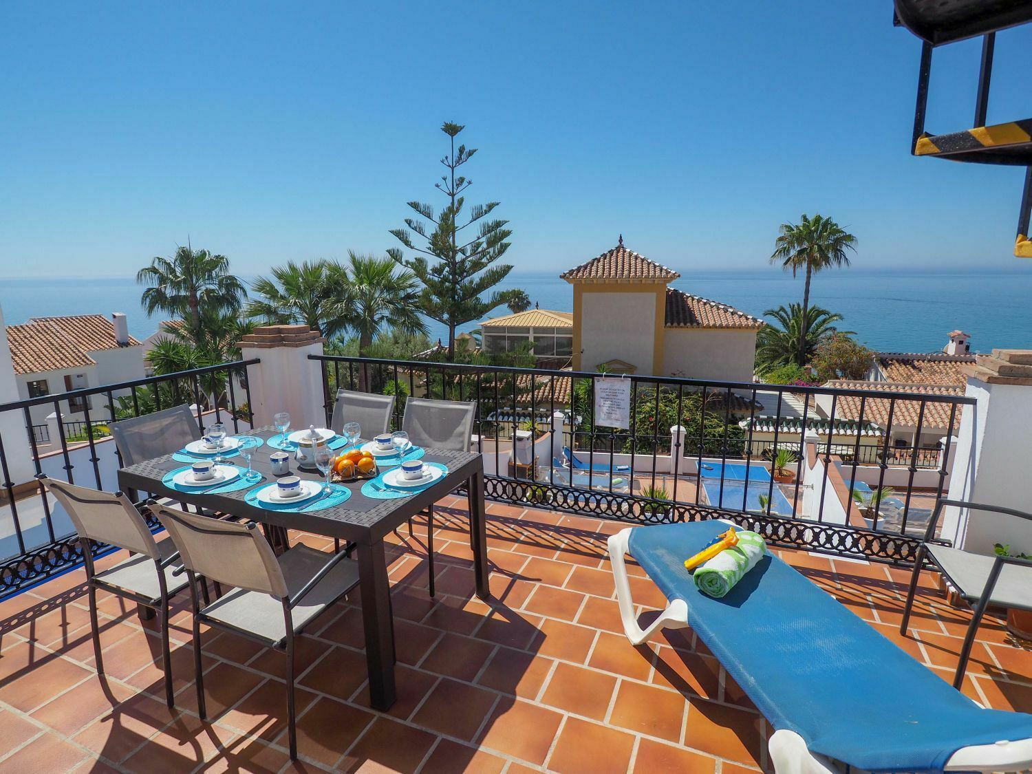 Villa Burriana Vista Mar is een half-vrijstaand huis met privé zwembad in Nerja, Andalusië