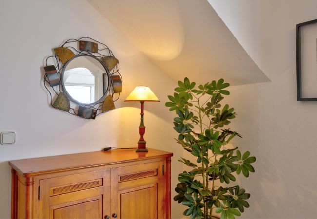 Villa Yana met zwembad en zeezicht in Puerto del Carmen, Lanzarote Villa Yana is een gelijkvloerse villa met verwarmd privé zwembad en zeezicht. Vlakbij strand in Puerto del Carmen, Lanzarote