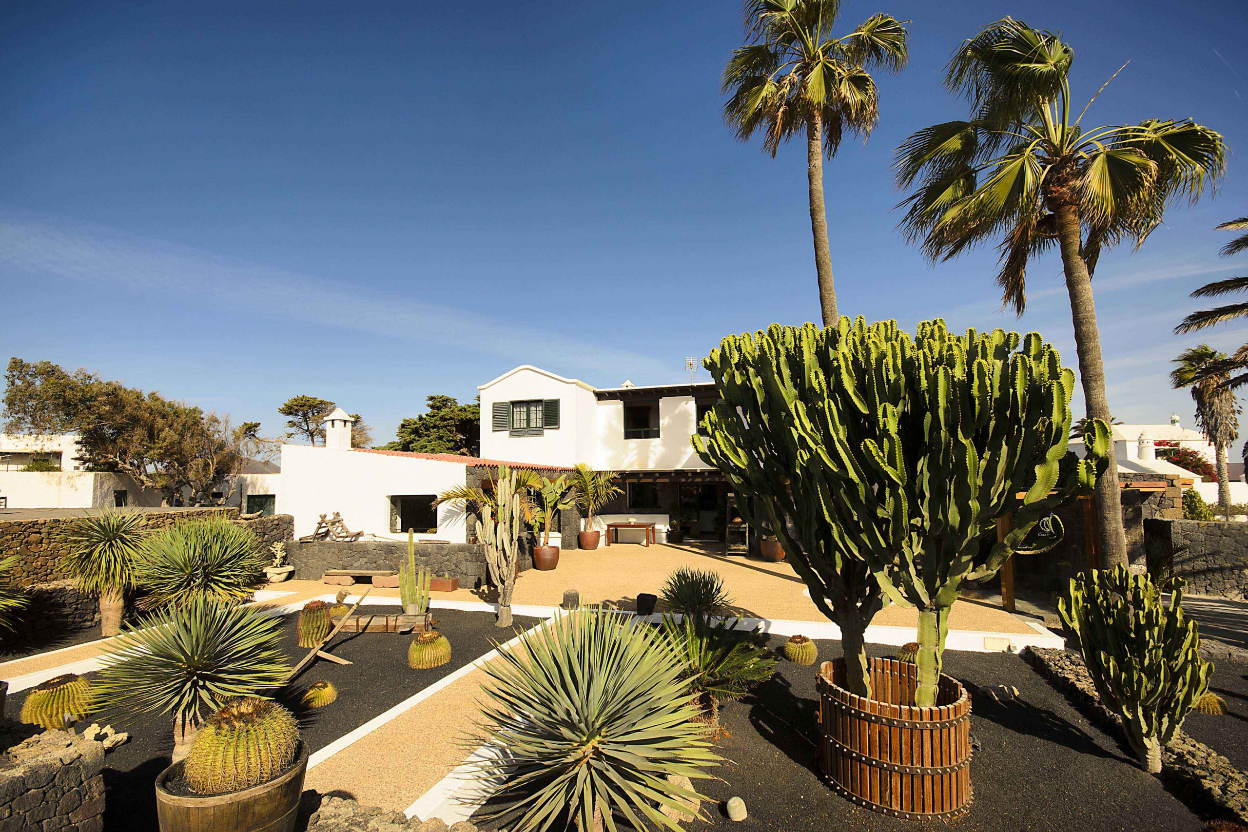 Villa Masdache is een heerlijke vakantievilla met grote, tropische tuin en uitzicht over de vulkanen in Masdache, Lanzarote