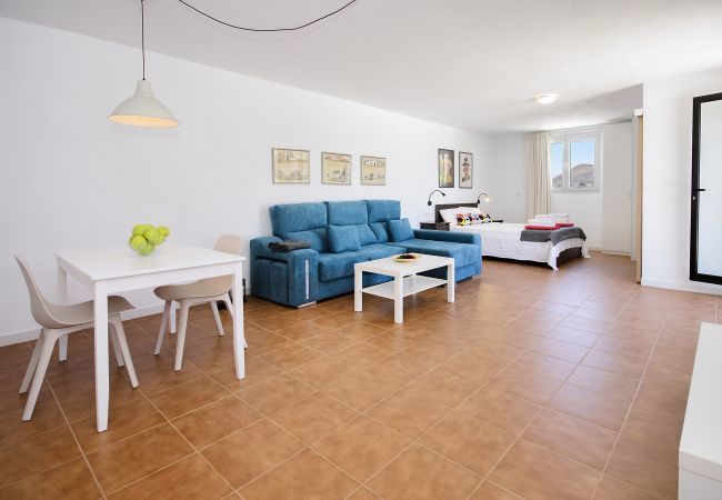 Villa Lanzarote Pequeña for two in Masdache, Lanzarote Villa Lanzarote Pequeña is een vakantievilla voor twee met privé zwembad en veel privacy in Masdache, Lanzarote