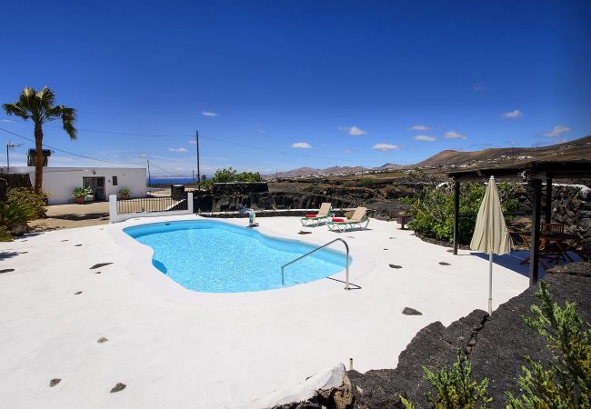 Villa Lanzarote Pequeña for two in Masdache, Lanzarote Villa Lanzarote Pequeña is een vakantievilla voor twee met privé zwembad en veel privacy in Masdache, Lanzarote