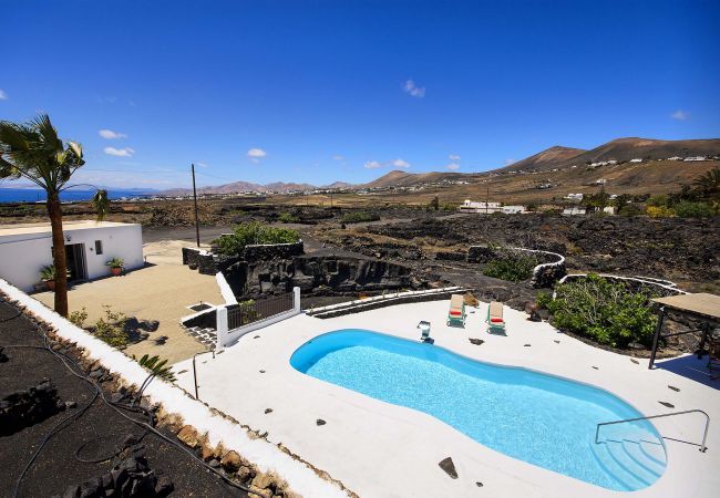 Villa Lanzarote Pequeña for two in Masdache, Lanzarote Villa Lanzarote Pequeña is een vakantievilla voor twee met privé zwembad en veel privacy in Masdache, Lanzarote
