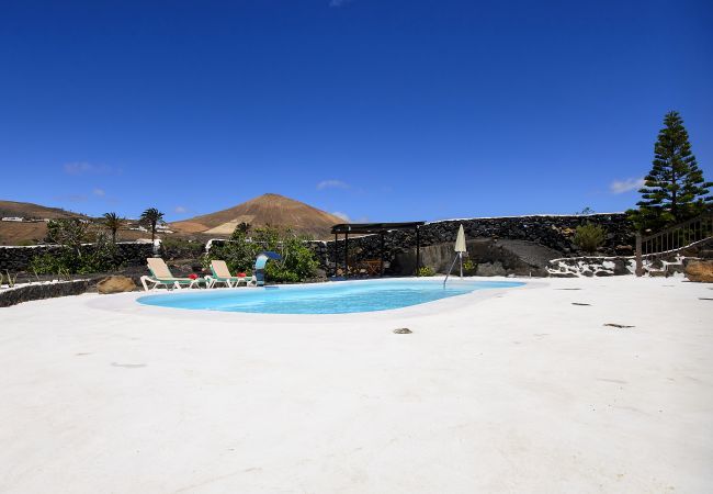 Villa Lanzarote Pequeña for two in Masdache, Lanzarote Villa Lanzarote Pequeña is een vakantievilla voor twee met privé zwembad en veel privacy in Masdache, Lanzarote
