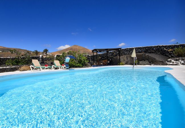Villa Lanzarote Pequeña for two in Masdache, Lanzarote Villa Lanzarote Pequeña is een vakantievilla voor twee met privé zwembad en veel privacy in Masdache, Lanzarote