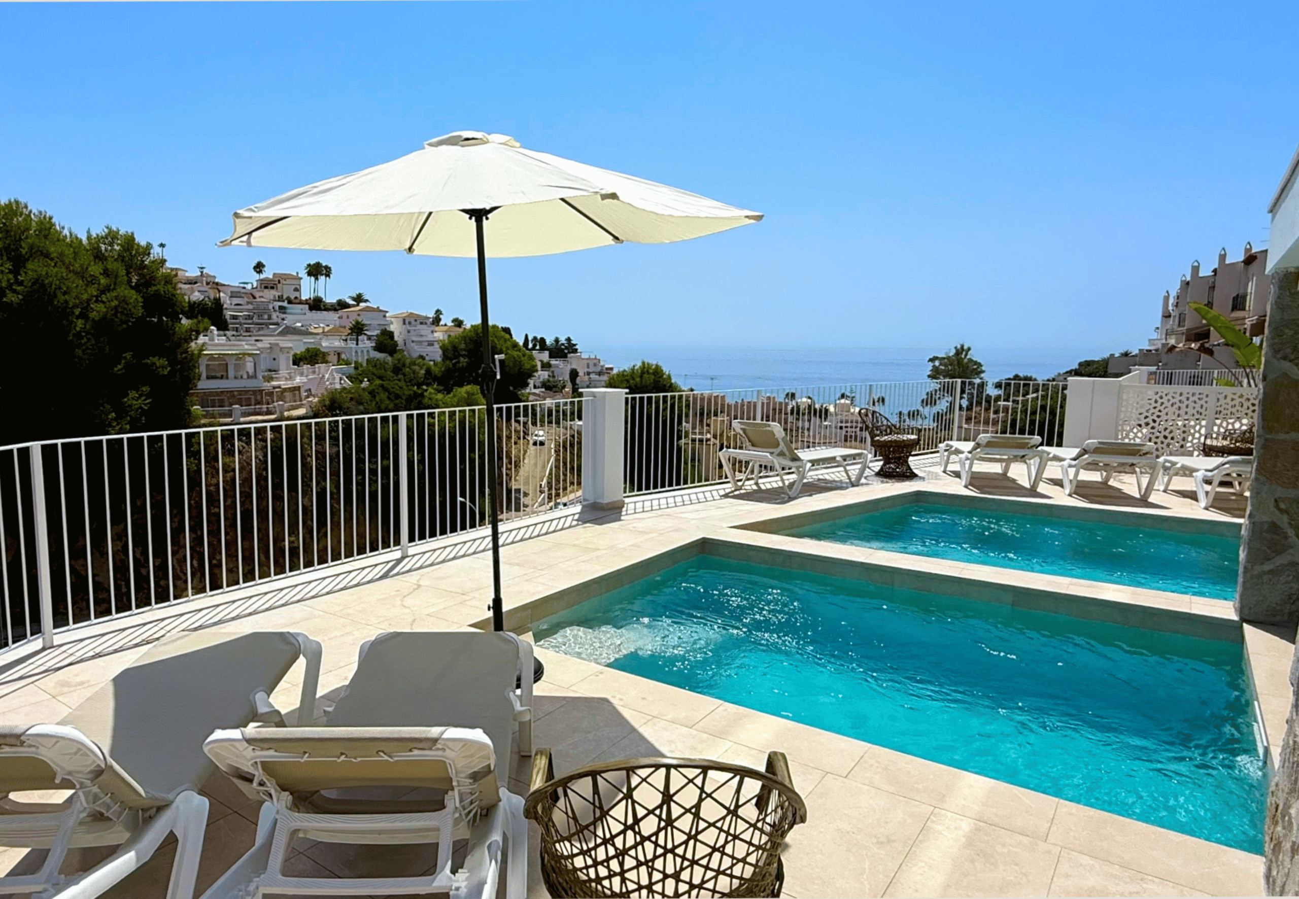 Villa in Nerja - Villa Playa Nerja II | Luxe 12-persoons villa met zeezicht
