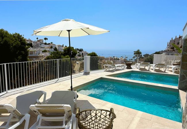 Villa in Nerja - Villa Playa Nerja II | Luxe 12-persoons villa met zeezicht
