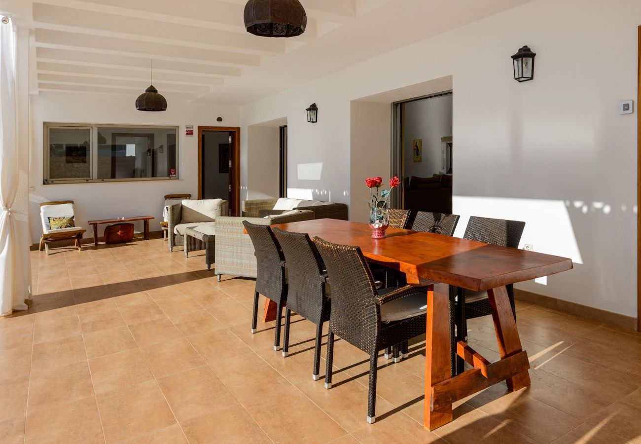 Villa in Santa Gertrudis - VINYES, CAN Villa. Ibiza. Mooi nieuw gebouwd huis. Rustige plek in de buurt van de stranden van Cala Salada en Cala Gració