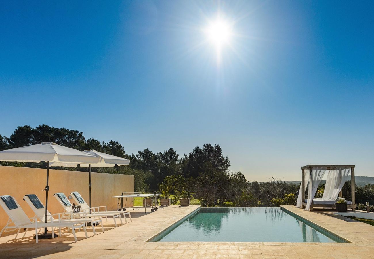 Villa in Santa Gertrudis - VINYES, CAN Villa. Ibiza. Mooi nieuw gebouwd huis. Rustige plek in de buurt van de stranden van Cala Salada en Cala Gració