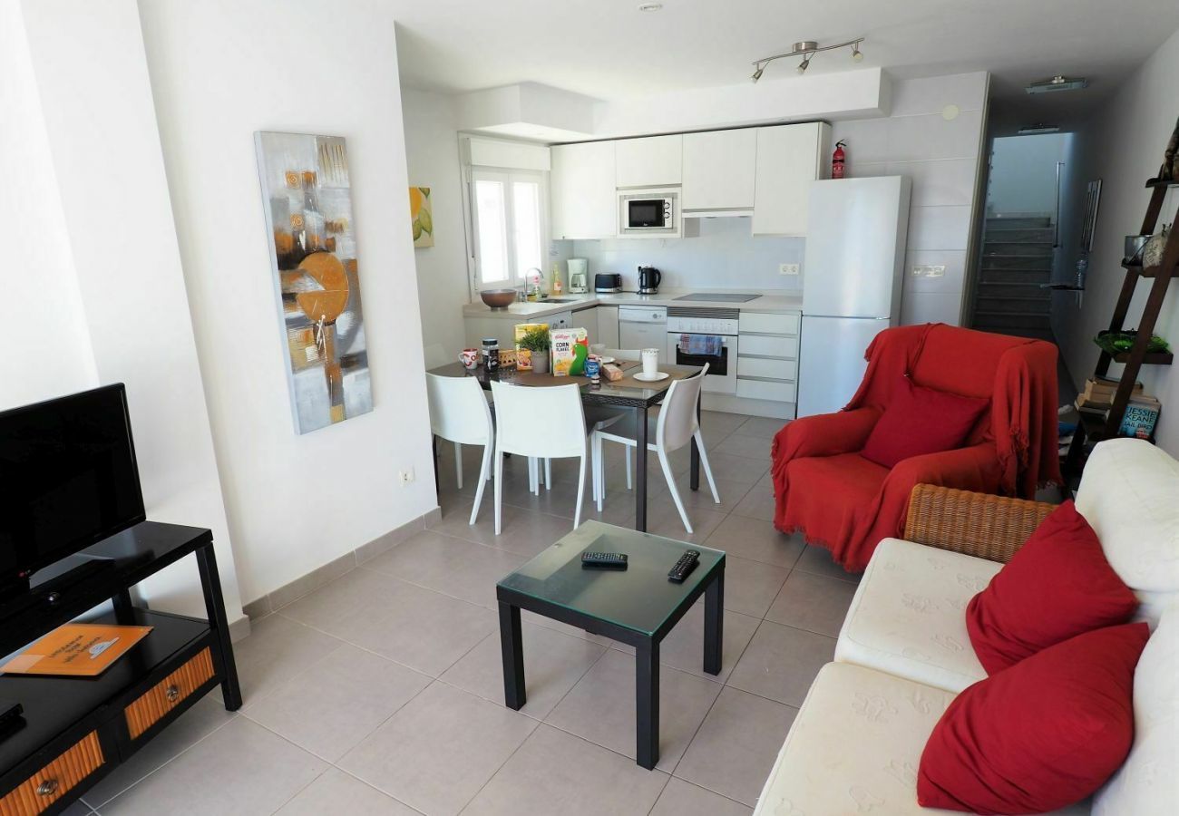 Villa Petunia met privé zwembad. Op loopafstand van het centrum en het strand. In Nerja, Andalusië