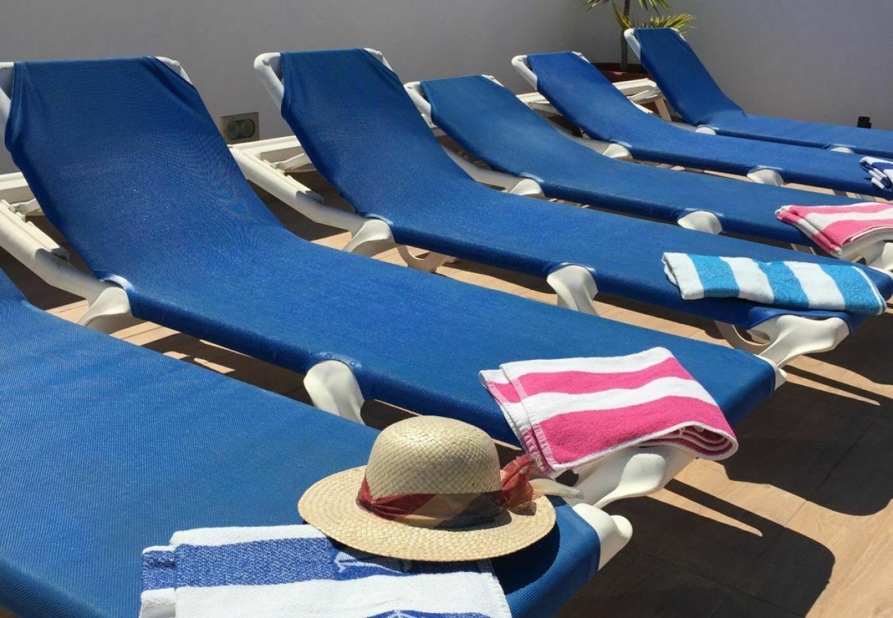 Villa Petunia met privé zwembad. Op loopafstand van het centrum en het strand. In Nerja, Andalusië