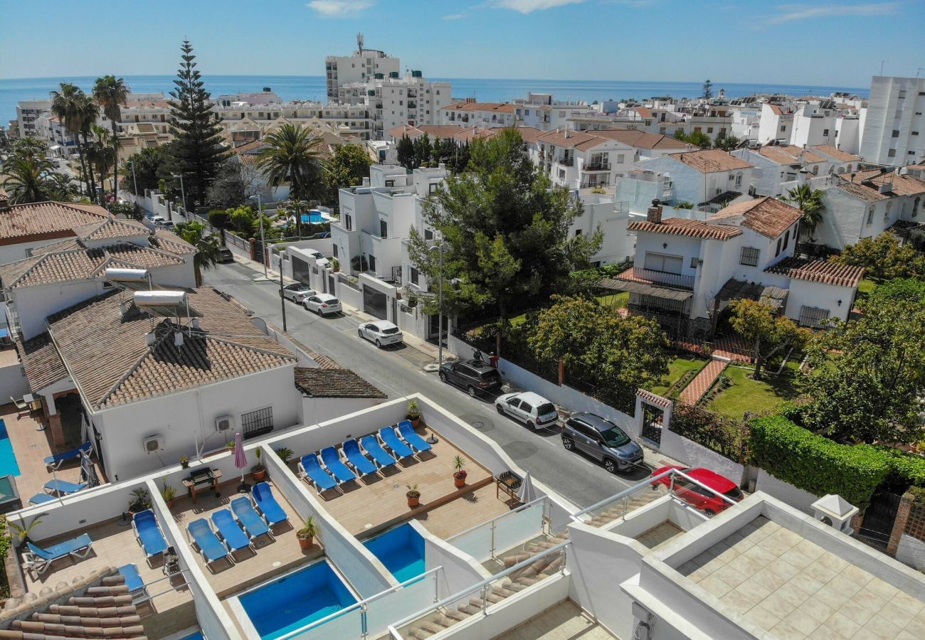 Villa Petunia met privé zwembad. Op loopafstand van het centrum en het strand. In Nerja, Andalusië