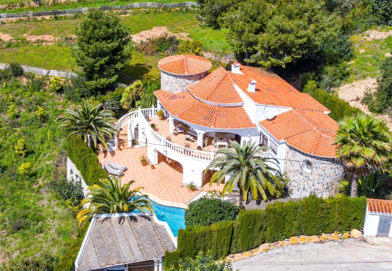 Casa los Moros is een luxe vrijstaande villa met privé zwembad in Moraira