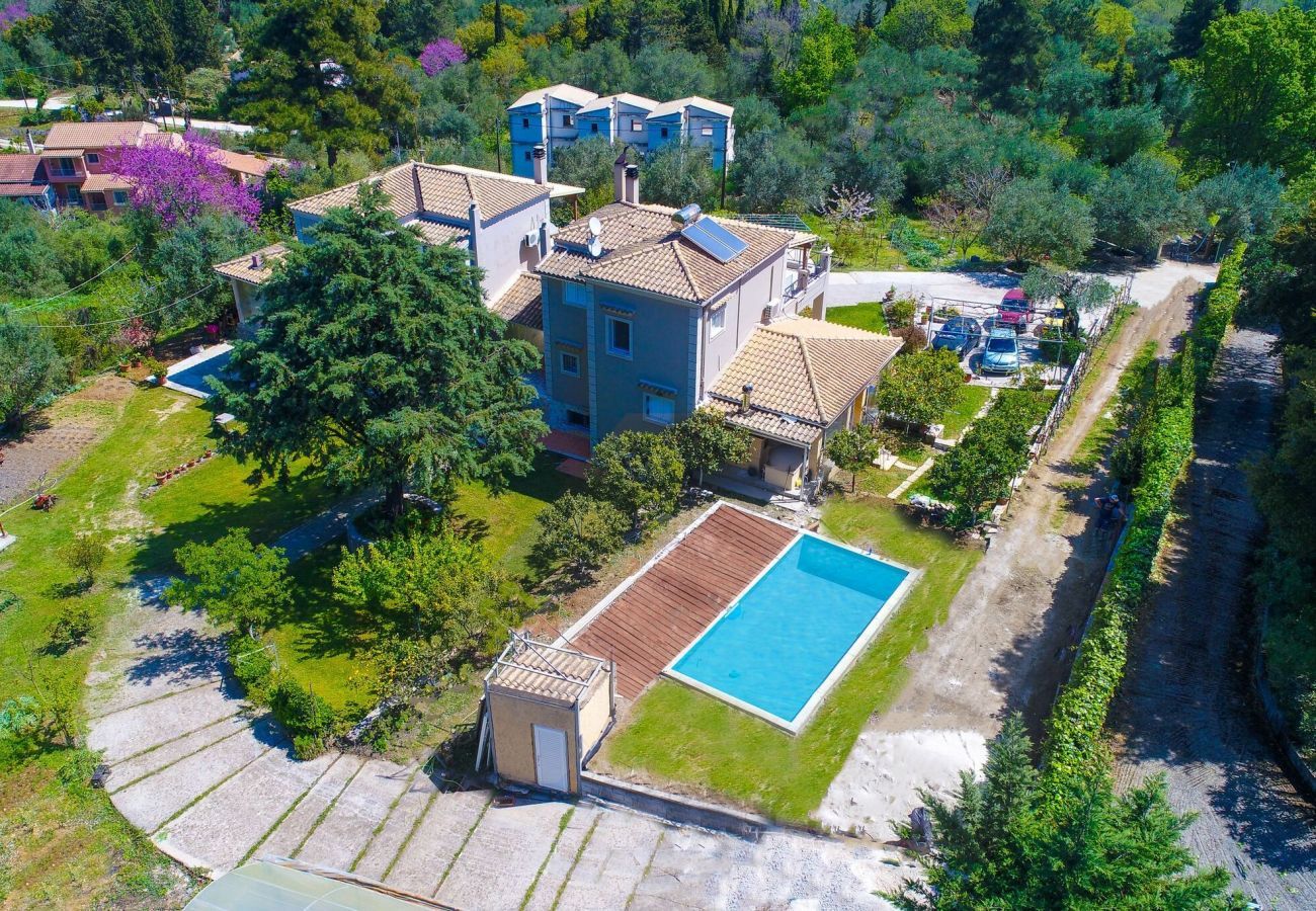 Villa Ambrosia | Een geschakelde villa met privé zwembad op Corfu, Griekenland