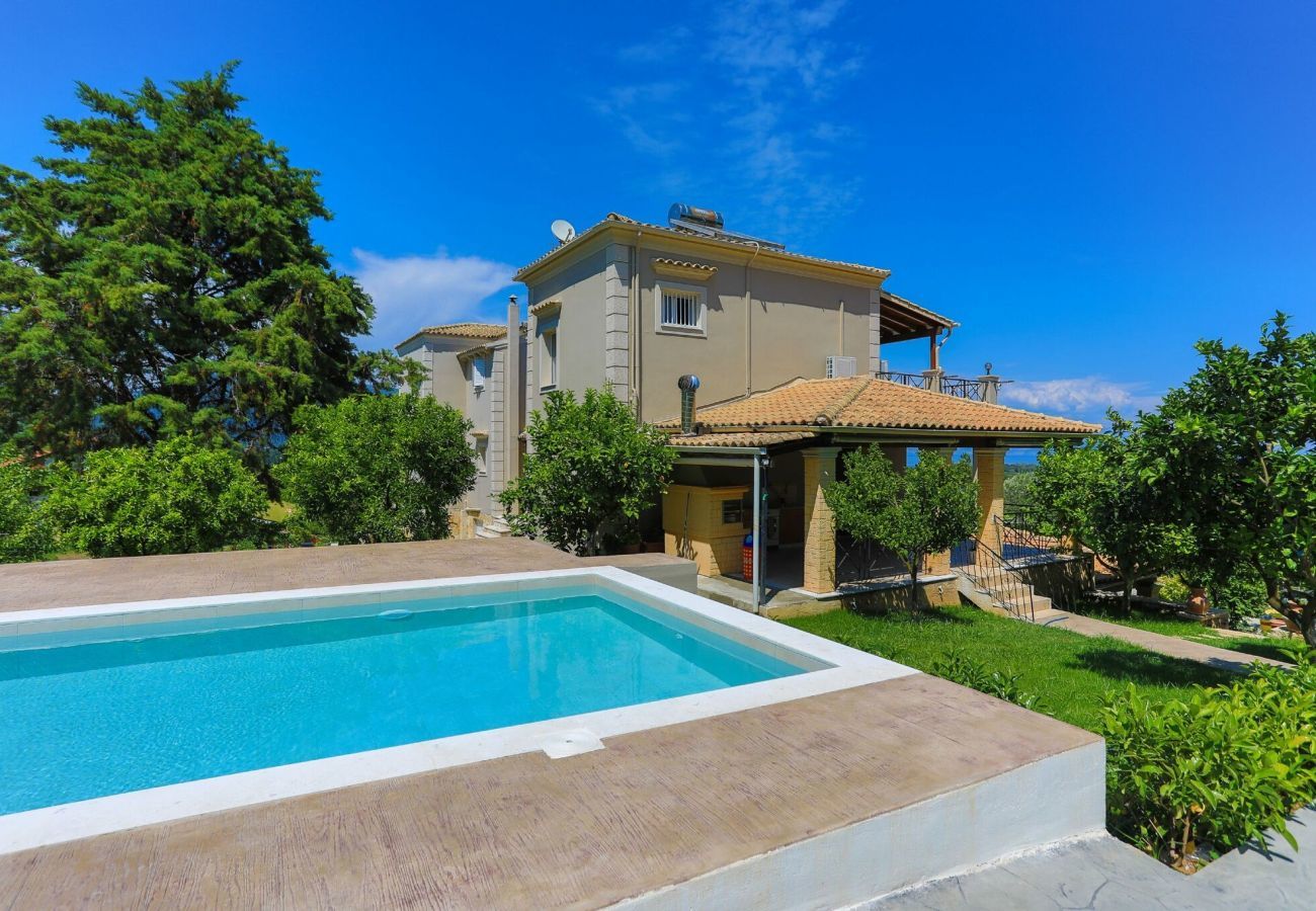 Villa Ambrosia | Een geschakelde villa met privé zwembad op Corfu, Griekenland