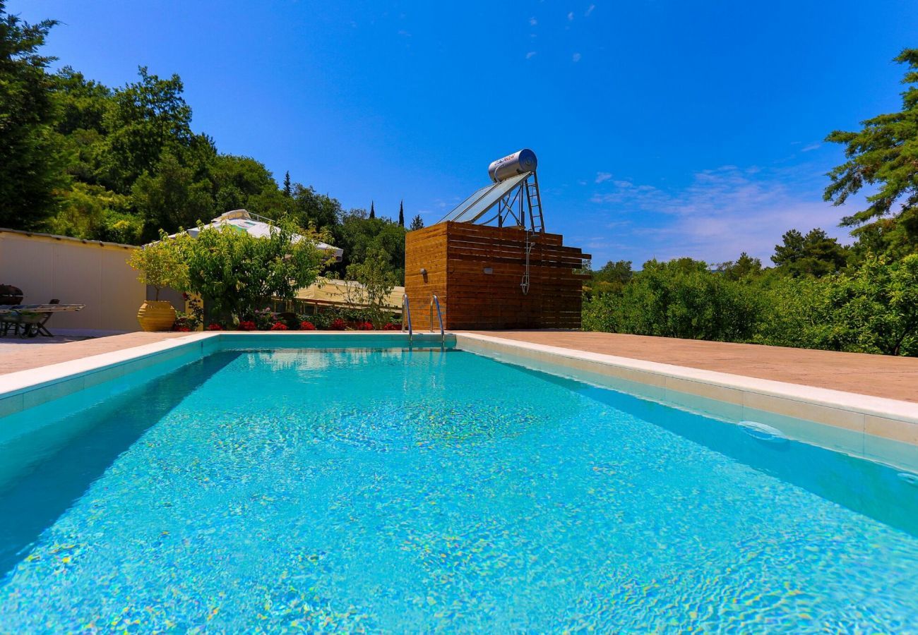 Villa Ambrosia | Een geschakelde villa met privé zwembad op Corfu, Griekenland