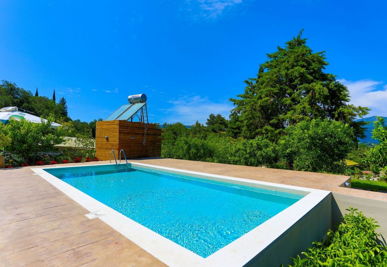 Villa Ambrosia | Een geschakelde villa met privé zwembad op Corfu, Griekenland