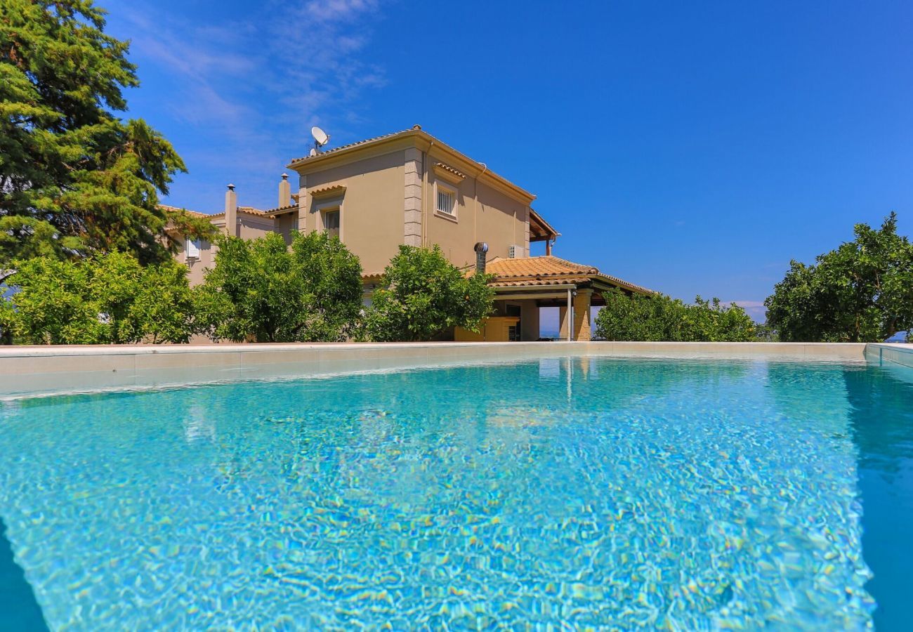 Villa Ambrosia | Een geschakelde villa met privé zwembad op Corfu, Griekenland