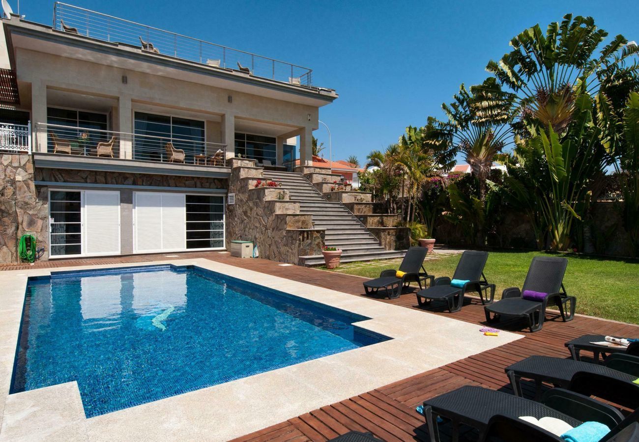 Villa Sol Deluxe is een prachtig vrijstaand vakantiehuis met verwarmbaar privé zwembad in Maspalomas, Gran Canaria