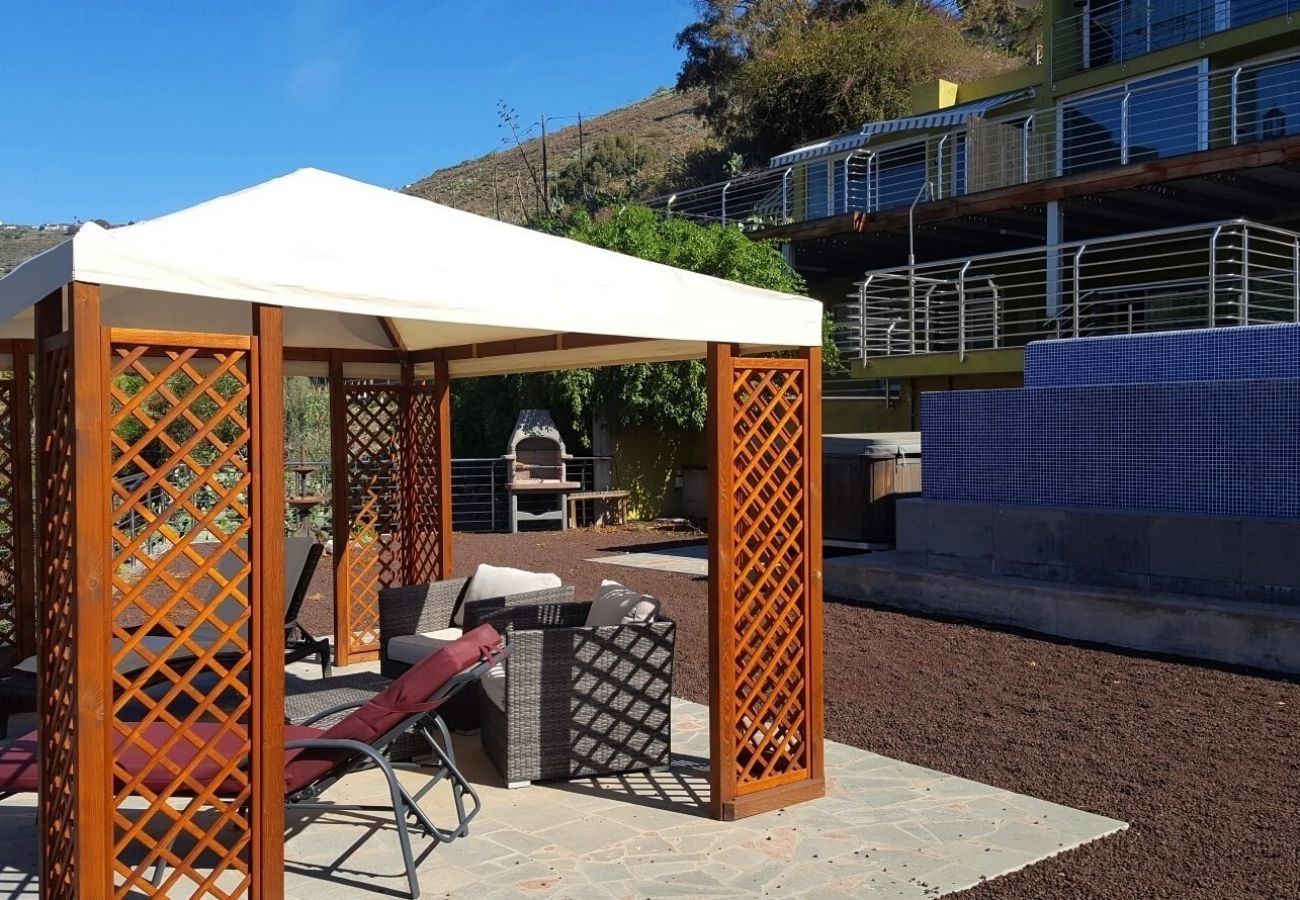 Finca Telde biedt een relax vakantie aan grote groepen. Met privé zwembad en mooie wandelpaden in Telde, Gran Canaria