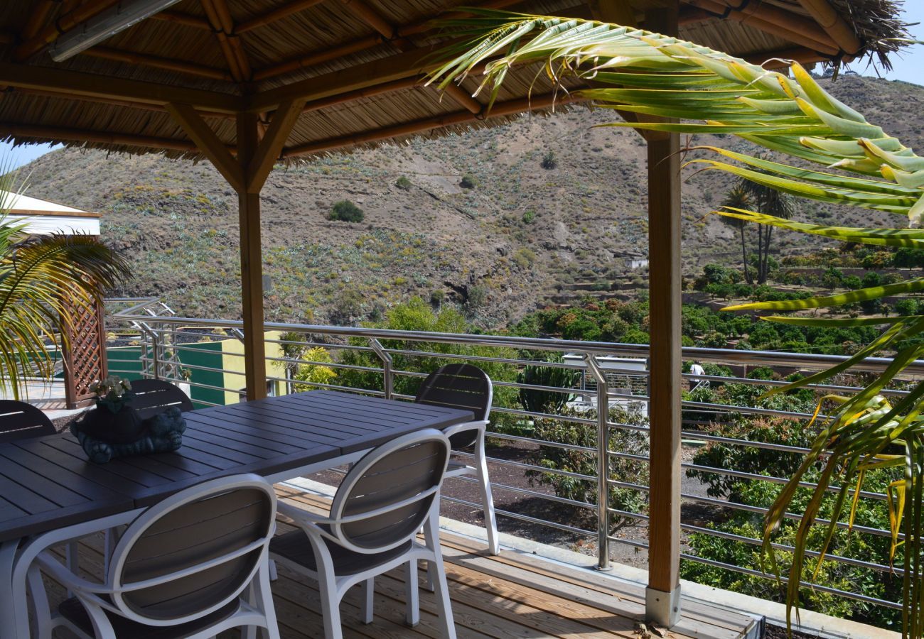 Finca Telde biedt een relax vakantie aan grote groepen. Met privé zwembad en mooie wandelpaden in Telde, Gran Canaria