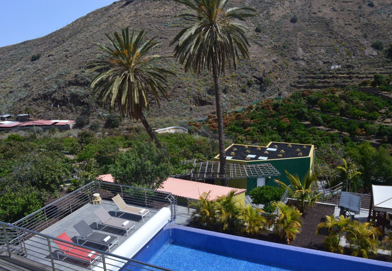 Finca Telde biedt een relax vakantie aan grote groepen. Met privé zwembad en mooie wandelpaden in Telde, Gran Canaria