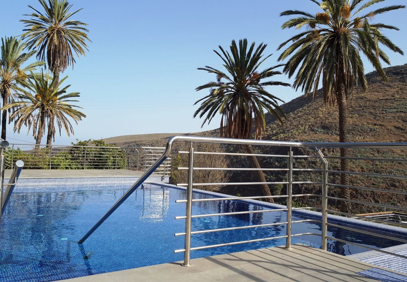 Finca Telde biedt een relax vakantie aan grote groepen. Met privé zwembad en mooie wandelpaden in Telde, Gran Canaria